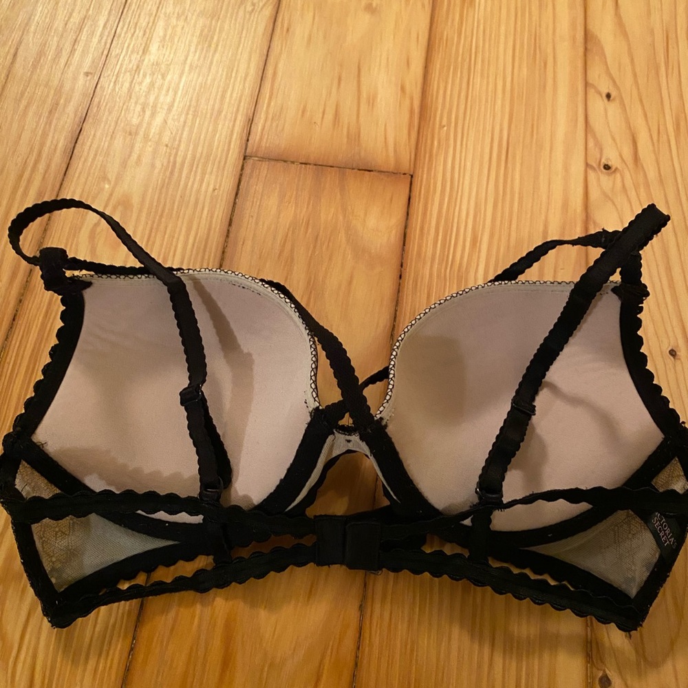 VS Bra - Picture 3 of 6